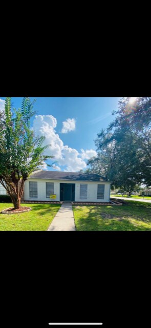 Building Photo - 5795 Meadow Way