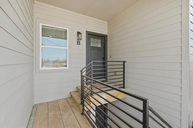 Building Photo - 9732 Tuffly St
