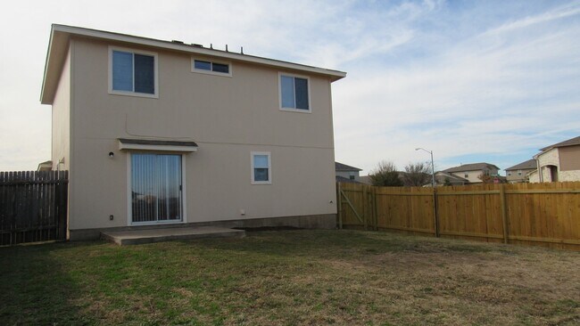 Foto del edificio - Nice two story 4 bedroom 2.5 bath!