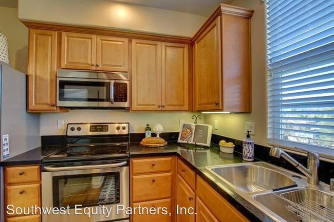Building Photo - 240-260 S Rancho Santa Fe Rd