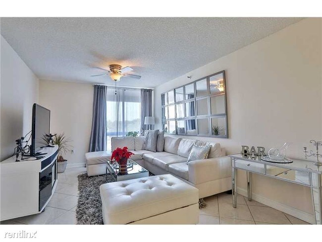 Building Photo - 7832 Collins Ave