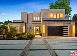 Building Photo - 5826 Corbin Ave