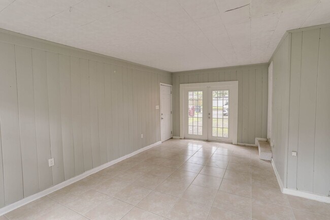 Building Photo - 501 N Hampton Ave