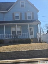 Building Photo - 23 Maple St