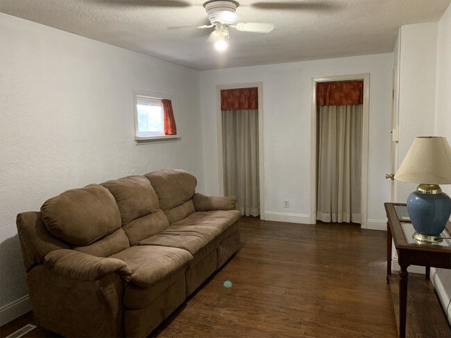 Foto del edificio - 624-6245 St Joseph Ave