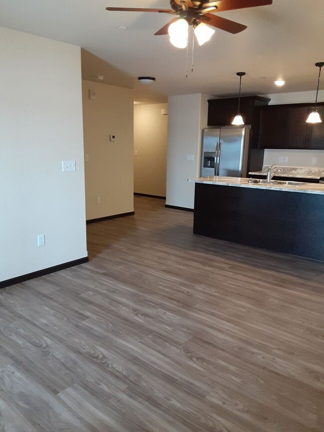 Building Photo - Modern Comfort: Discover Our 1-Bedroom Apartment Gem