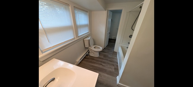 Building Photo - 28 Harding St