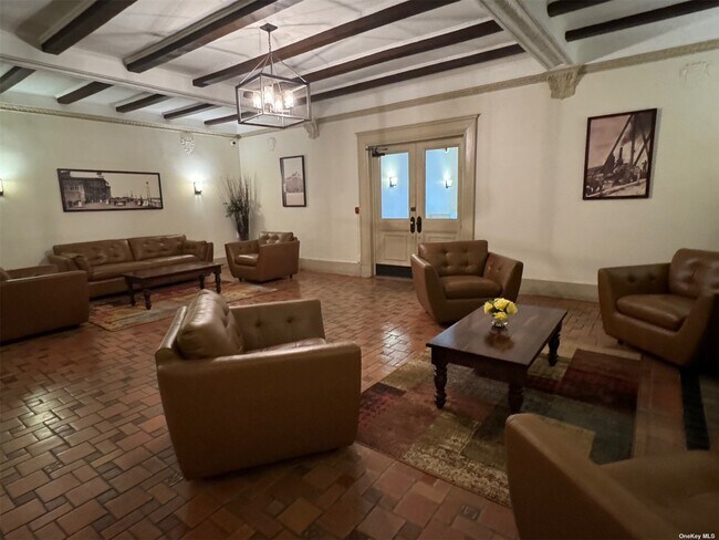 Building Photo - 310 Riverside Blvd