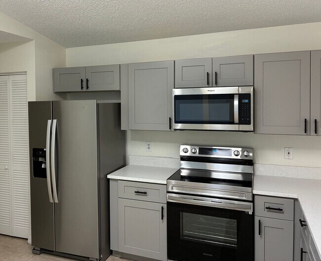 Foto del edificio - Charming 3-Bedroom Home in East Orlando – ...