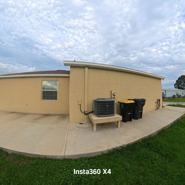 Building Photo - 25283 Canterbury Dr