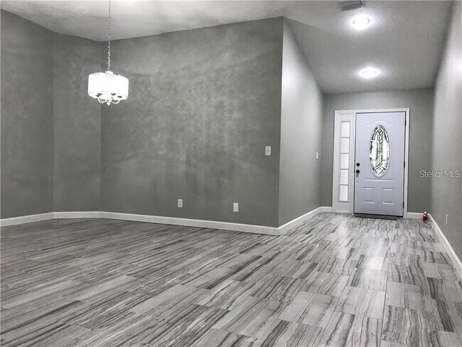 Foto del edificio - 1211 Dew Bloom Rd