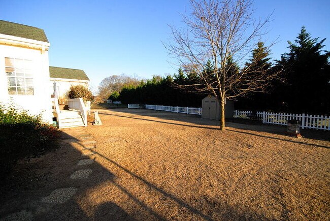 Building Photo - 100 Suttons Run, Goldsboro, NC 27534