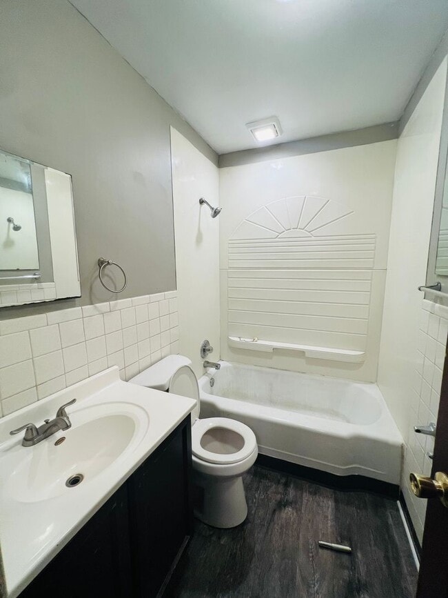 Building Photo - 1704 Farnam St