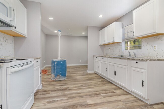 Foto del edificio - 4-Bedroom, 2-Bath Home in South Dallas with Convenient Access to Major Highways and City Amenities