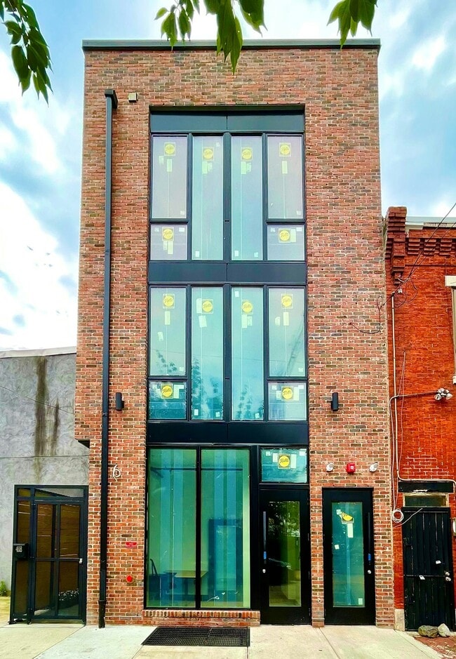 Building Photo - 555 N Lawrence St