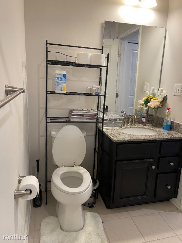 Building Photo - 3 br, 2.5 bath Townhome - 186 Mohegan drive