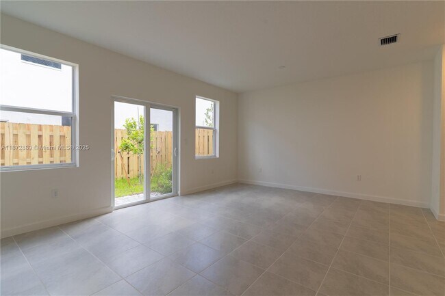 Foto del edificio - 1075 SE 2nd St