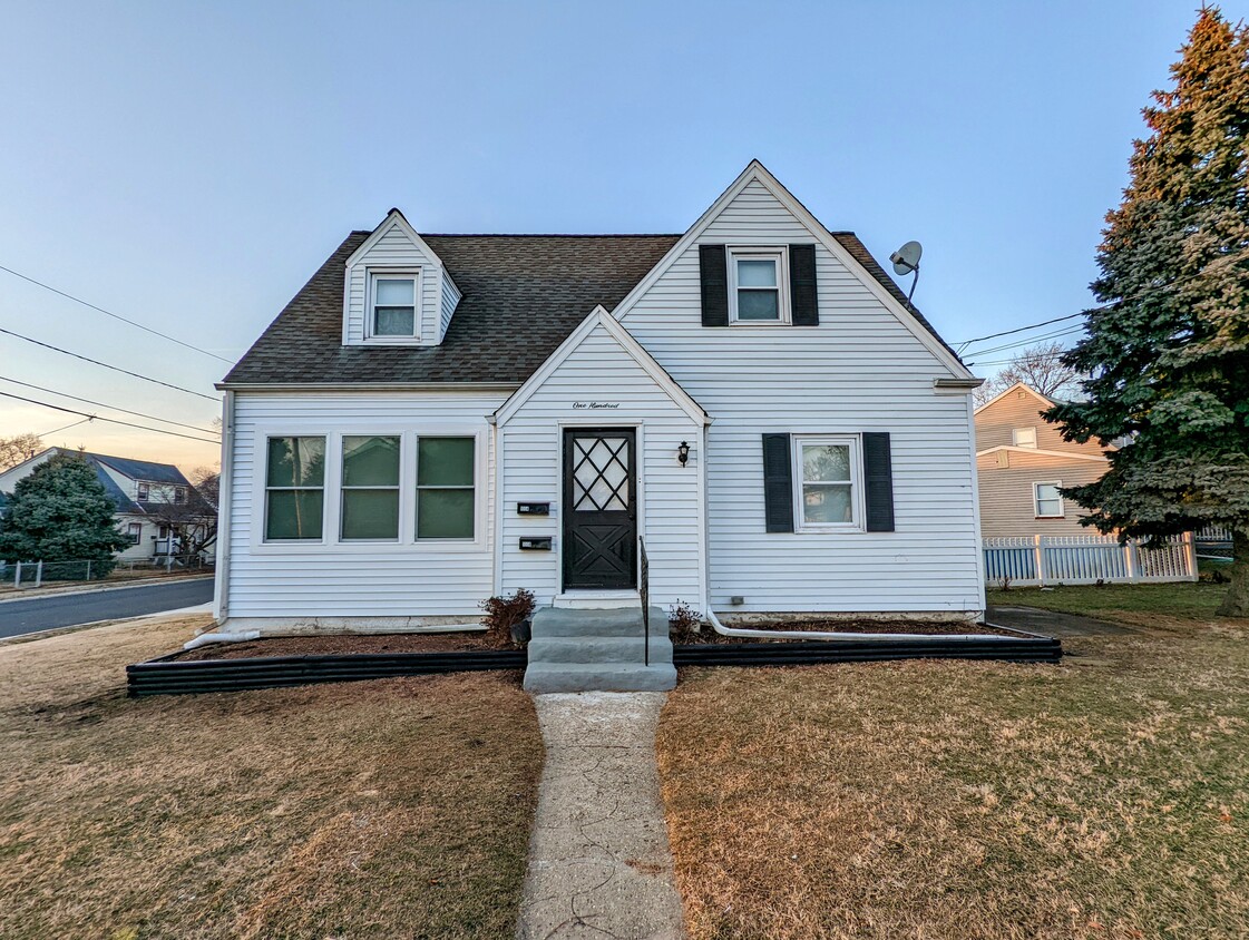 Front - 100 Chalmers Ave
