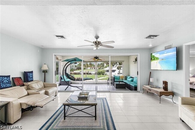 Foto del edificio - 1589 Osprey Ave