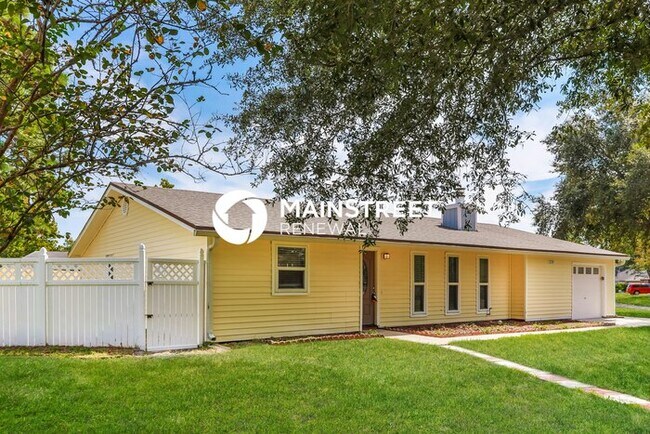 Foto del edificio - 4 Bedroom Pet-Friendly Home in Orange Park...