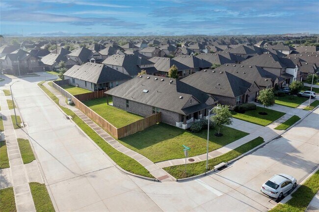Foto del edificio - 5434 Wildbrush Dr