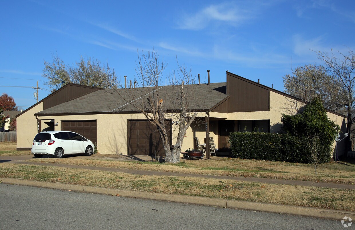 Foto del edificio - 4801-4901 SE Hickory Ave