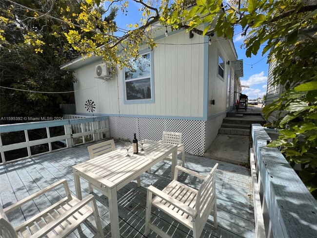 Building Photo - 1203 SW 128th Ave