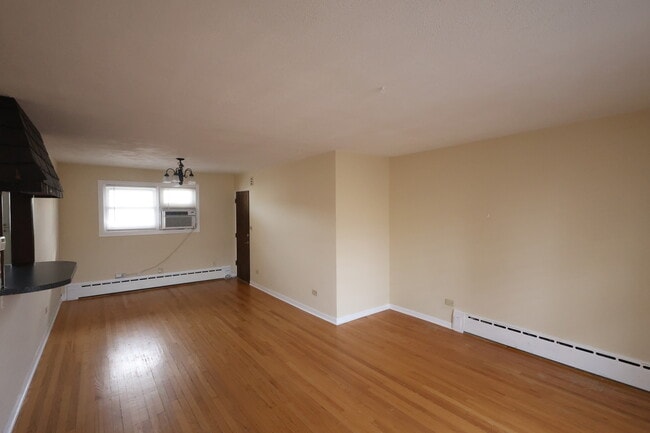 Building Photo - 3151 N Melvina Ave