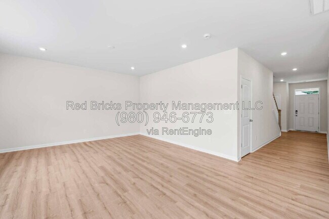 Foto del edificio - 3432 Bluff Hill Lane