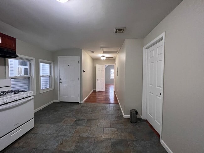 Building Photo - 29 Alexander St