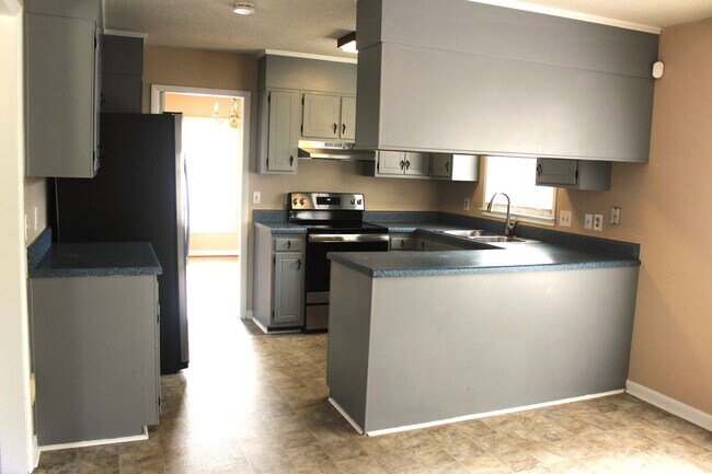 Foto del edificio - 5817 Dobson Dr