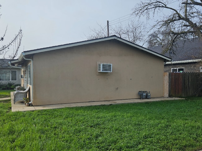 Building Photo - 2704 29th Ave