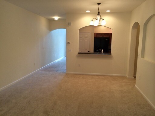 Foto del edificio - Spacious 3 bedroom, 2.5 bath townhouse in ...