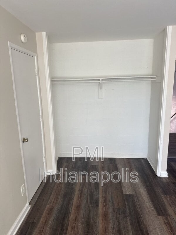 Foto del edificio - 5824 E Washington St