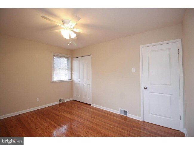 Foto del edificio - 1525 Cedar Ave