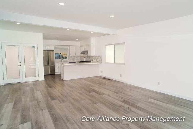 Building Photo - 4522 Ensenada Dr