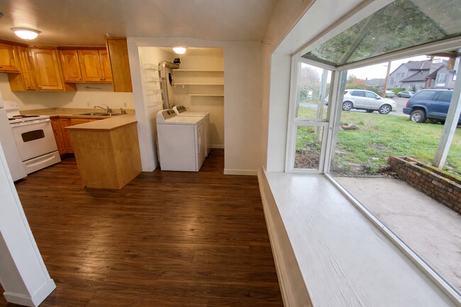 Foto del edificio - 3701 Rockefeller Ave