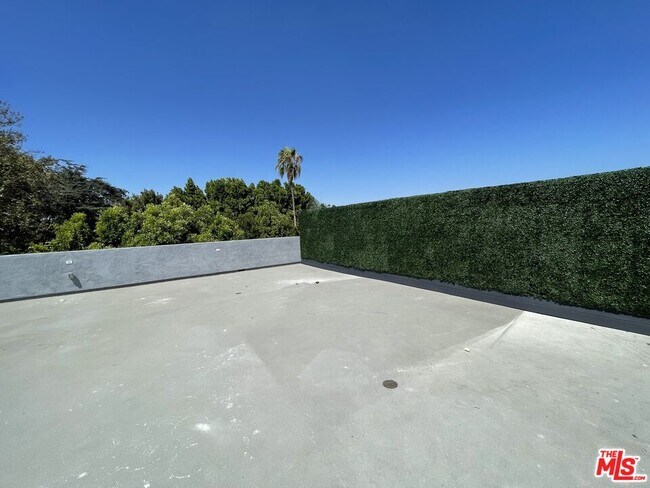 Foto del edificio - 4806 Sylmar Ave