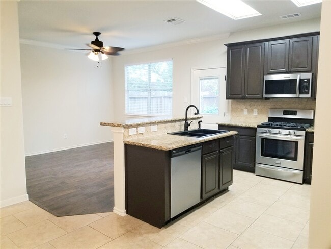 Foto del edificio - 16526 Beckland Ln