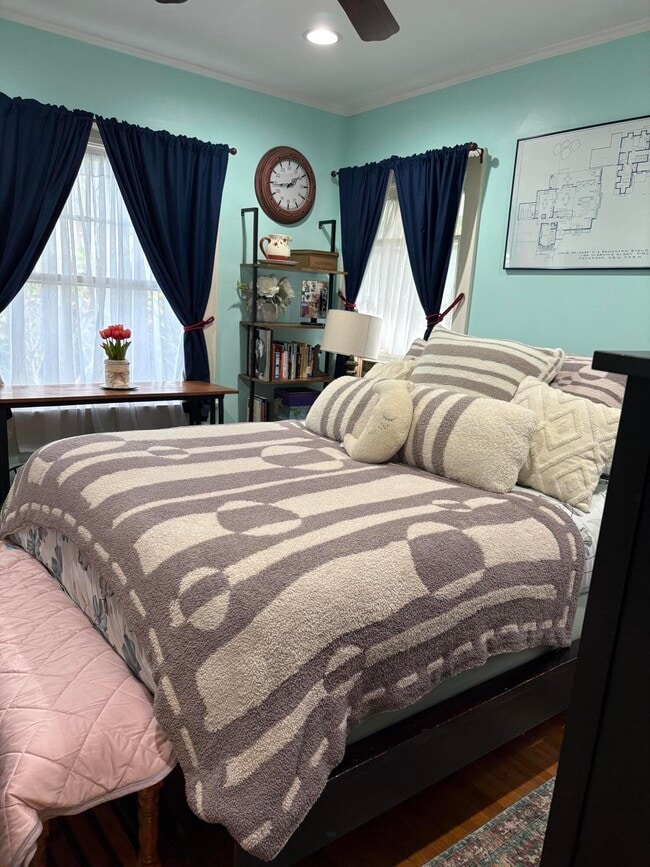 Building Photo - 839 N Orange Dr