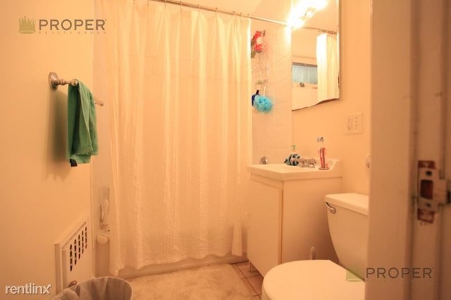 Building Photo - 3 br, 1 bath  - 122 Winchester St # 2QQA