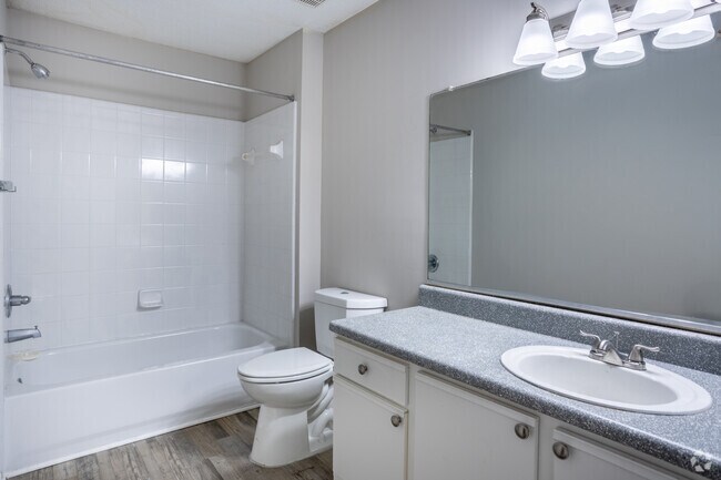 2 habitaciones, 2 baños, 1175 pies cuadrados, baño principal - St. Phillip Villas