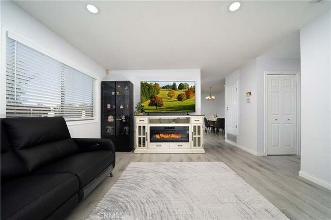 Building Photo - 3986 Valle Vista Dr