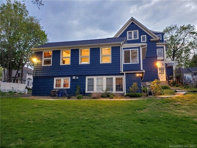 Building Photo - 887 Hanover Rd