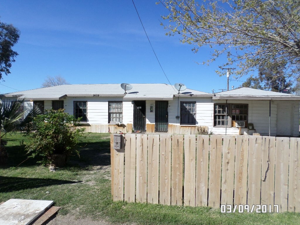 Foto principal - 909 W Barnard St