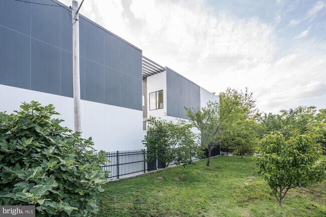Side View - 740 Irving St NW