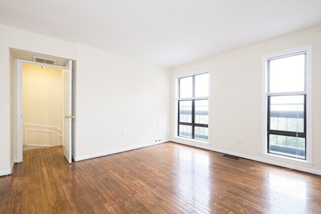 Foto del edificio - 1669 Park Rd NW