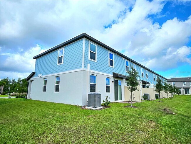 Foto del edificio - 16426 Bird of Paradise Ave