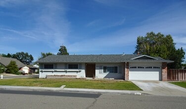 Building Photo - 2335 Shannon Ln