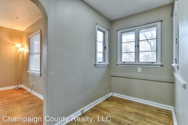 Building Photo - 2 br, 1 bath House - 804 W. Florida Ave.